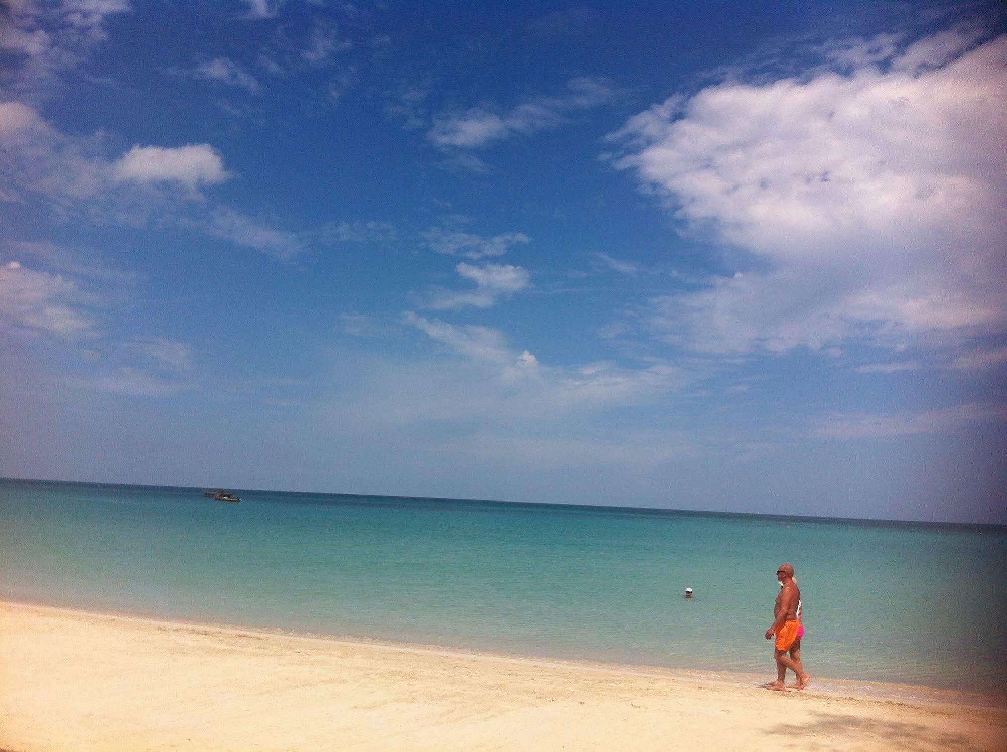 Roots Bamboo Beach Resort Negril Exterior foto